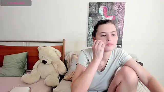 Kira_Devi live