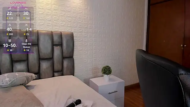 Caroline_Millerr live
