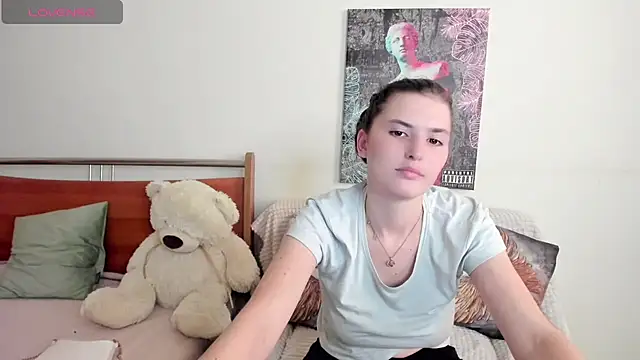 Kira_Devi live