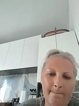 Divineblond live