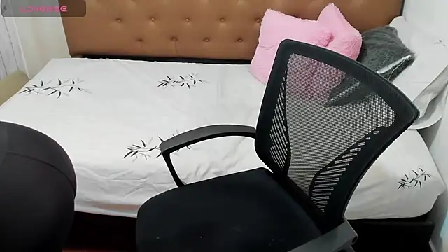 Yeseniaa_25 live