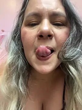 Lucy_Milf_474 live