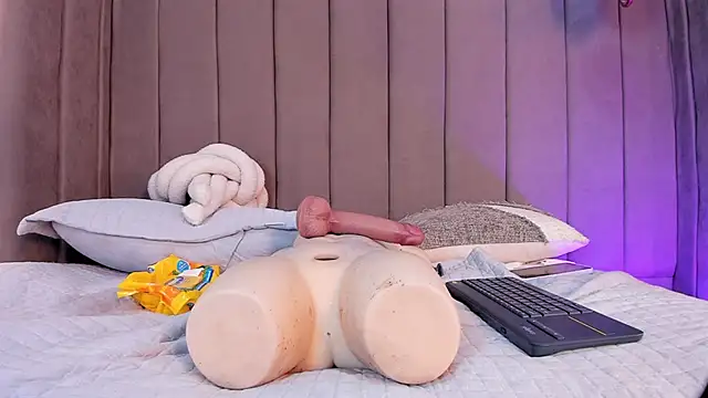 Ashley_Beaomunt live