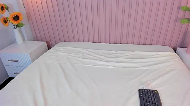 Victoria__Thompson__ live