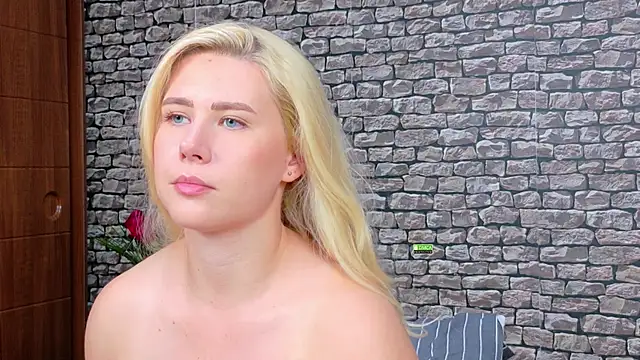 CuteBlondeMe live