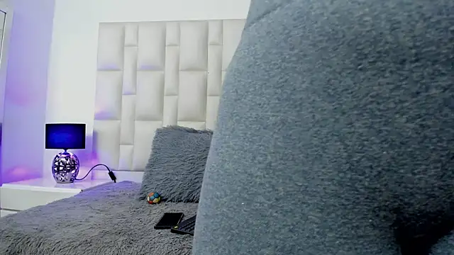 Ariana_rouse live