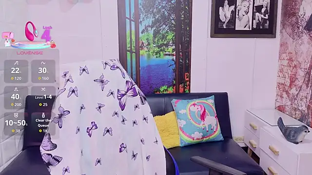 Eva_Roussell live