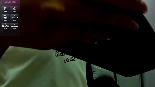 Emmaa_white_ live