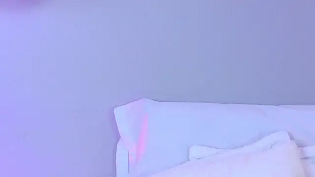 NaomiKlarc live