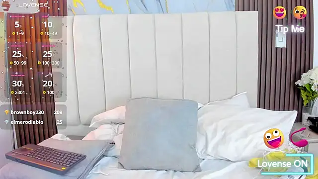 Victoria_Guzman live