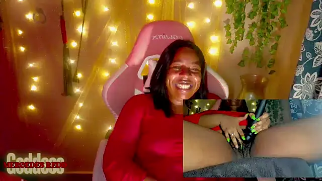 MercedesRedd live