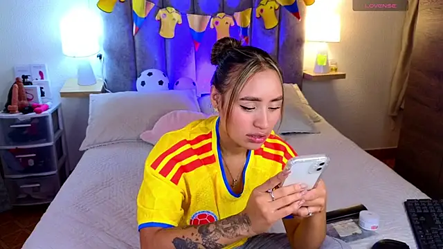 Victoria_Hils live