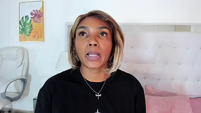 Isla_Scott live