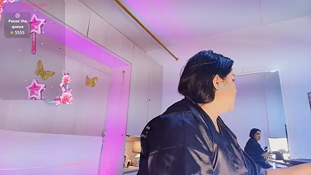 LilyWhitney live