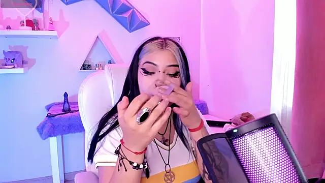 pinkk_deemon live