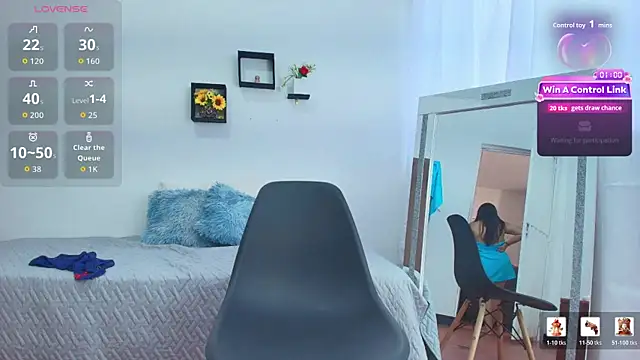 Sophie_Tyler live