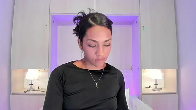 AnahiCollins live