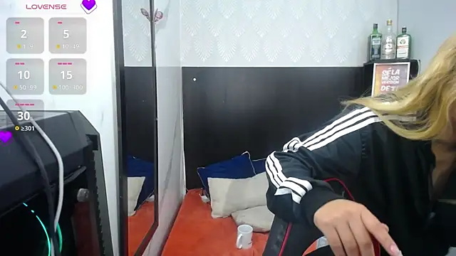 nancy_blonde live