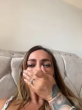 Nina_velvet01 live