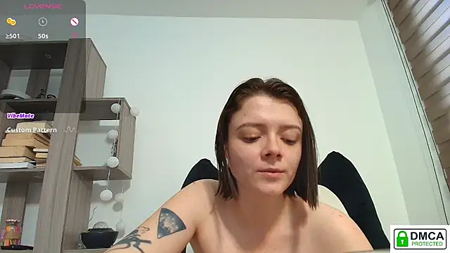 Hannah______ live