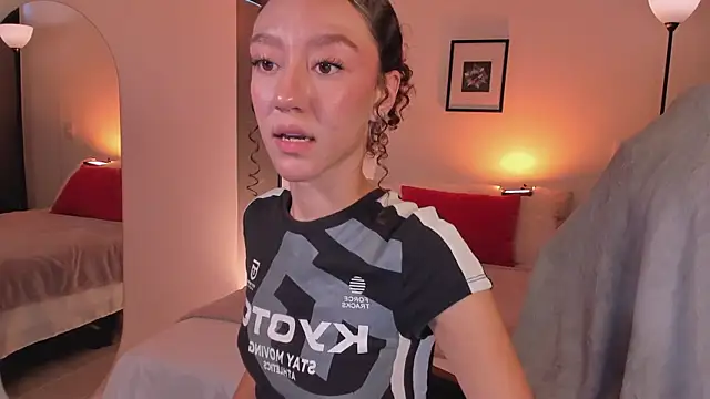 ChloeMoreti live