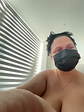 CurvyEllaX live