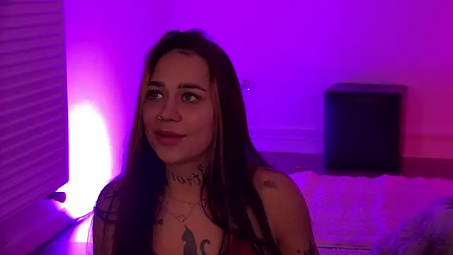 KyraDesire live
