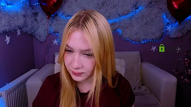 playful_sophie live