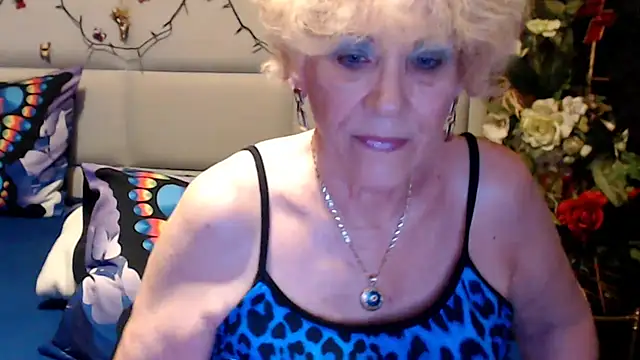 HappyWomanOn live