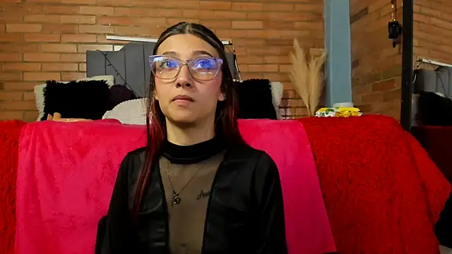Emma_belley live