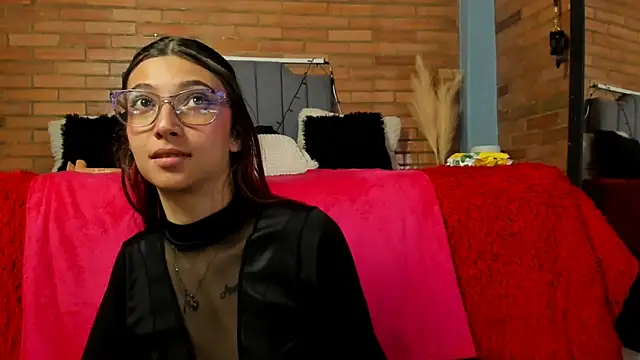 Emma_belley live