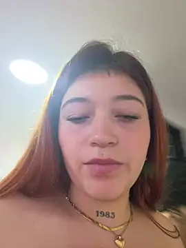 Karina_Leon live
