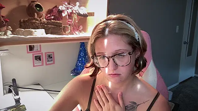 MUSCLEMOMMY1365 live