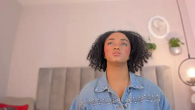 Tina_curly live