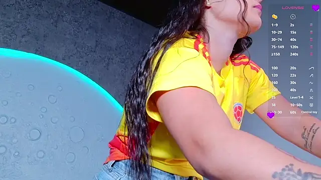 ReinaChloe live