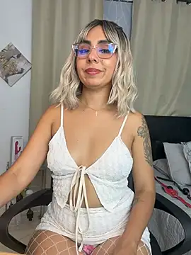 Emilyvalk_ live