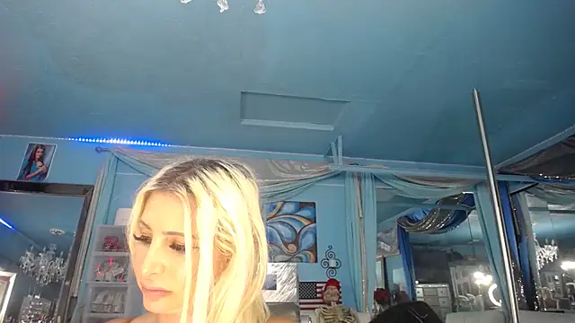 ADRIANNA_FOX live