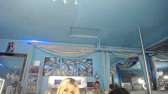 ADRIANNA_FOX live