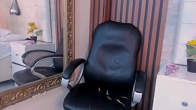 SofiaThoompson live