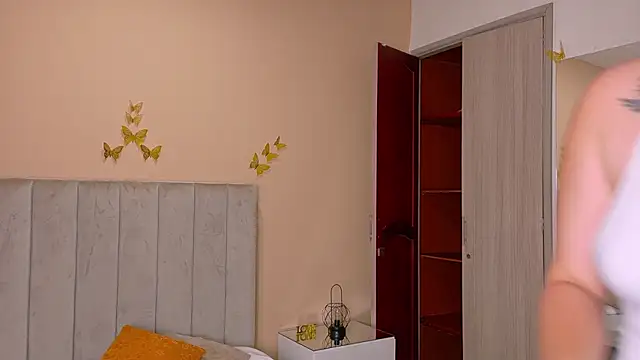 Charlotte_Olsen_ live