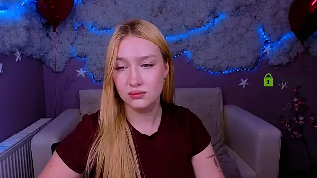 playful_sophie live