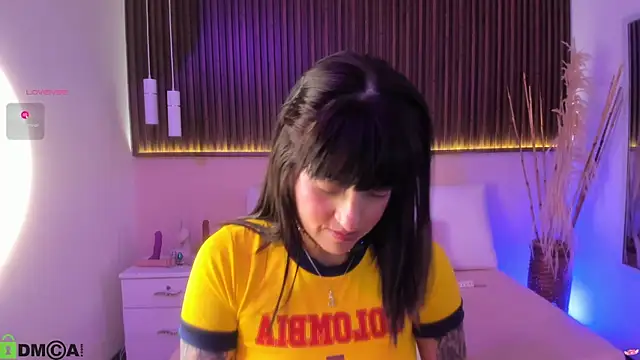 Liz_grey_ live
