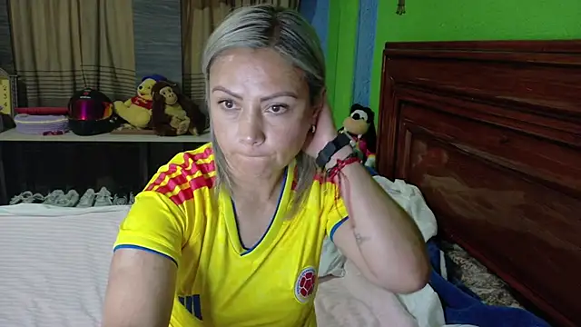 _Charlize_theron_ live