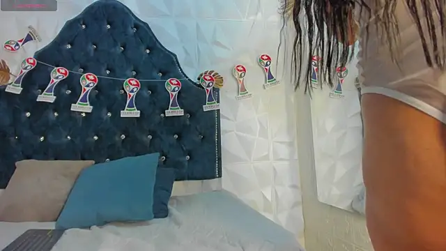 Chloe_moon1 live