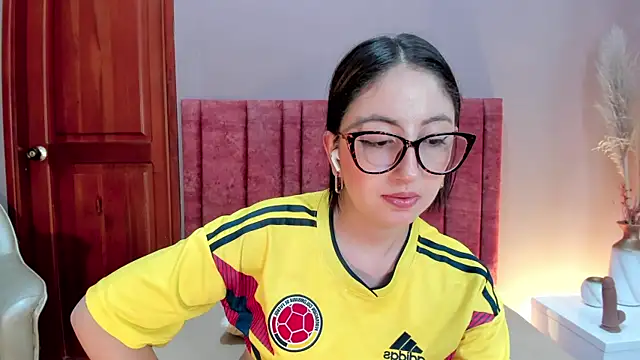 Emilywatsonn live