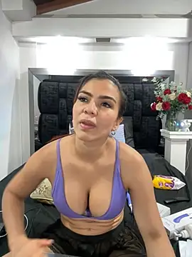 Arianna_Jones1 live