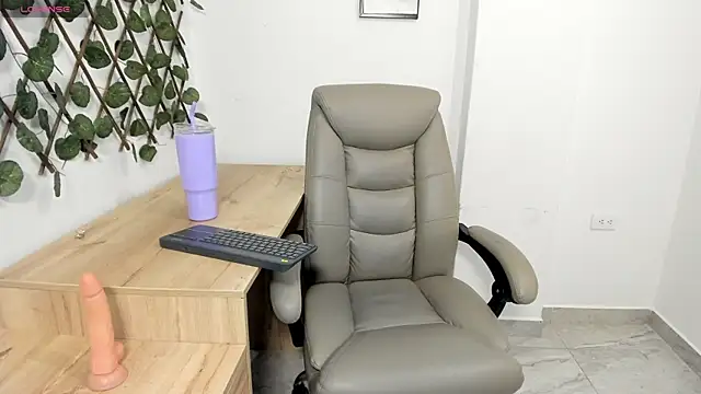 Madeleine__w live