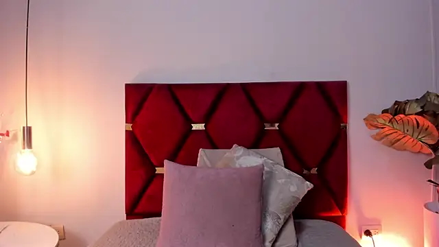AnnaBroooks live
