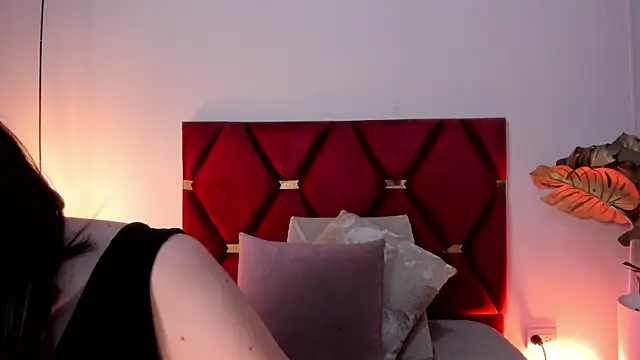 AnnaBroooks live