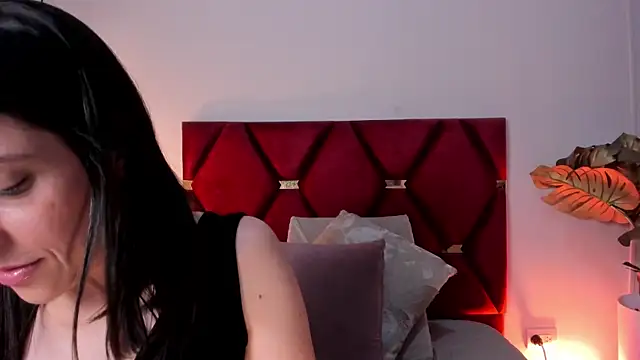AnnaBroooks live
